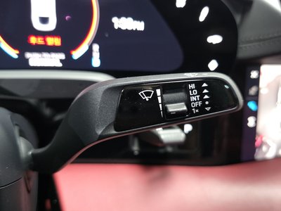 2025 Porsche TAYCAN 缩略图 12