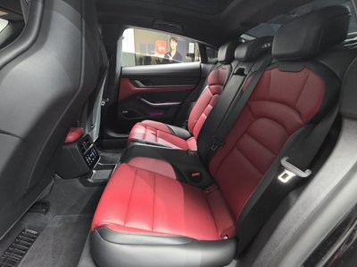 2025 Porsche TAYCAN 缩略图 18