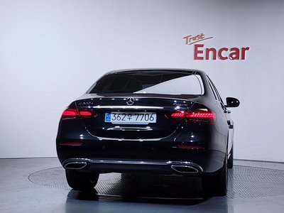 MERCEDES-BENZ E-CLASS - 3