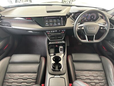 AUDI RS E-TRON GT - 5