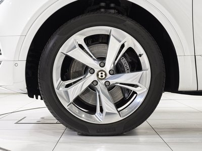 BENTLEY BENTAYGA - 7
