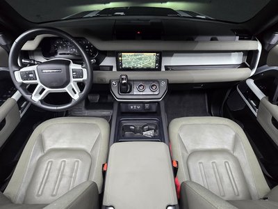 LAND ROVER DEFENDER - 4