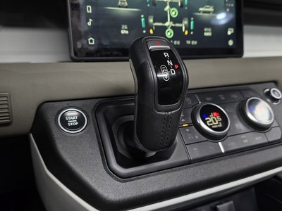 LAND ROVER DEFENDER - 9