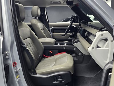 LAND ROVER DEFENDER - 10