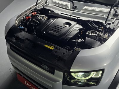 LAND ROVER DEFENDER - 7