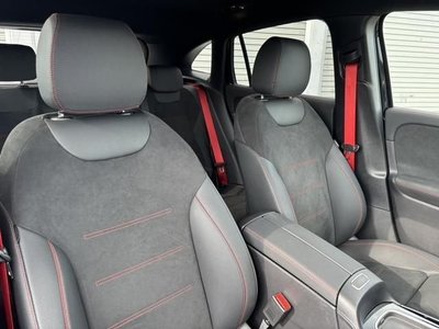 MERCEDES-BENZ GLA - 4