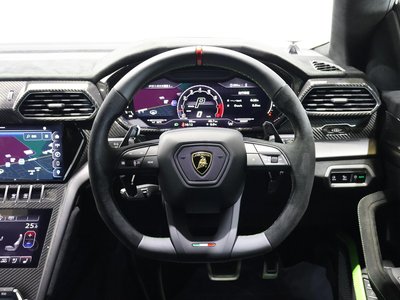 LAMBORGHINI URUS - 8