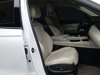 2023 Genesis GV70 — миниатюра 17