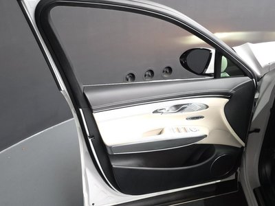 2023 Genesis GV70 — миниатюра 14