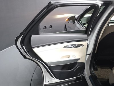 2023 Genesis GV70 — миниатюра 15