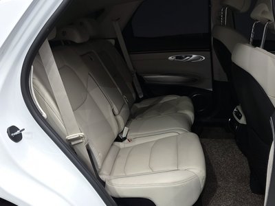 2023 Genesis GV70 — миниатюра 18