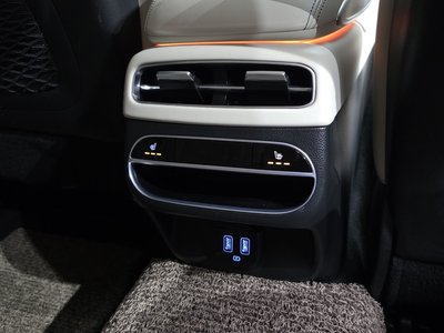 2023 Genesis GV70 — миниатюра 24