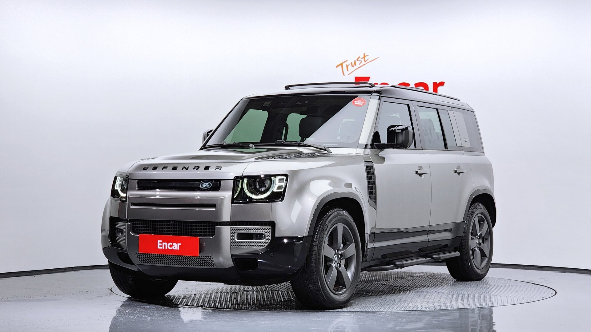 LAND ROVER DEFENDER - View 1