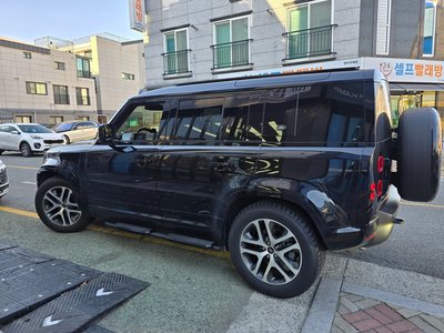 LAND ROVER DEFENDER - 10