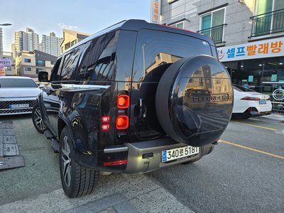 LAND ROVER DEFENDER - 9