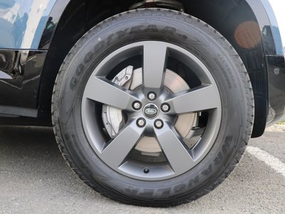 LAND ROVER DEFENDER - 9