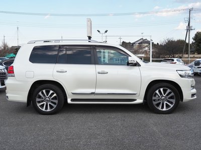 TOYOTA LAND CRUISER 200 - 10