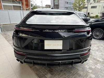 LAMBORGHINI URUS - 5