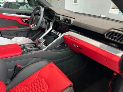 LAMBORGHINI URUS - 10