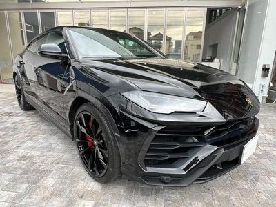 LAMBORGHINI URUS - 3