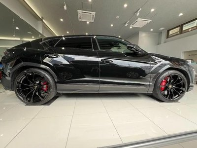LAMBORGHINI URUS - 4