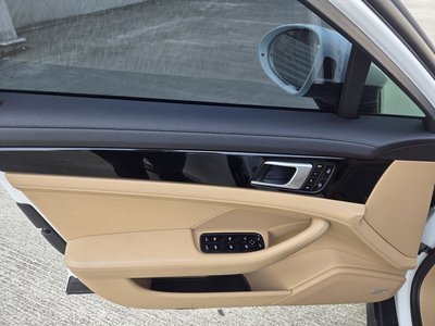 PORSCHE PANAMERA - 8