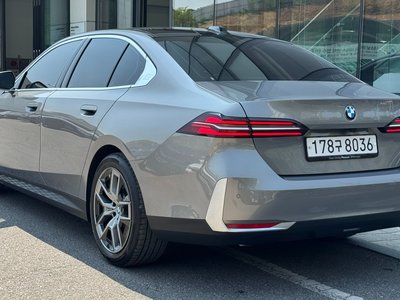 BMW 5 SERIES - 4