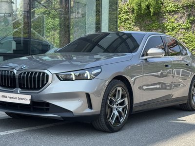BMW 5 SERIES - 1