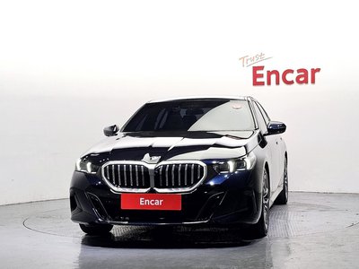 2025 BMW 5 SERIES photo 2