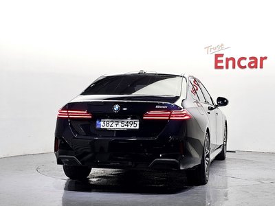 2025 BMW 5 SERIES photo 4