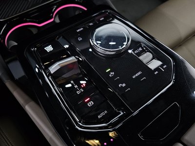 2025 BMW 5 SERIES photo 9