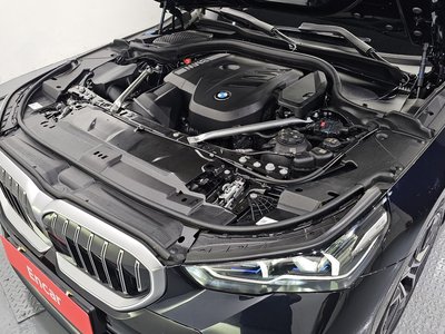 2025 BMW 5 SERIES photo 7