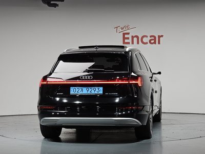 AUDI E-TRON - 4