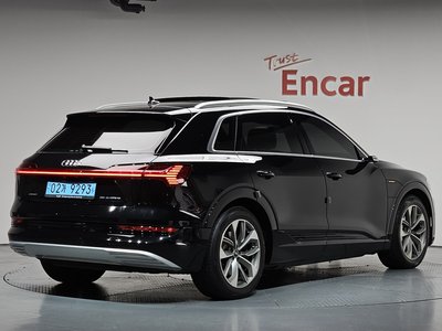 AUDI E-TRON - 3