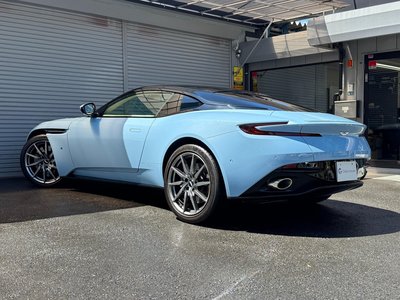 2017 Aston Martin DB11 — фото 7