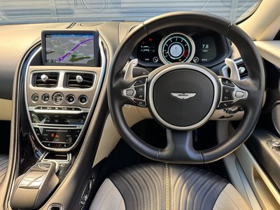 2017 Aston Martin DB11 — фото 11