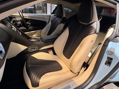 2017 Aston Martin DB11 照片 40