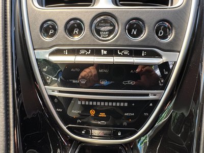 2017 Aston Martin DB11 照片 24