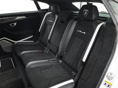 2023 Lamborghini URUS — миниатюра 18