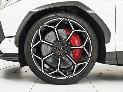 2023 Lamborghini URUS — миниатюра 33