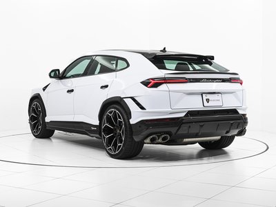 2023 Lamborghini URUS photo 6