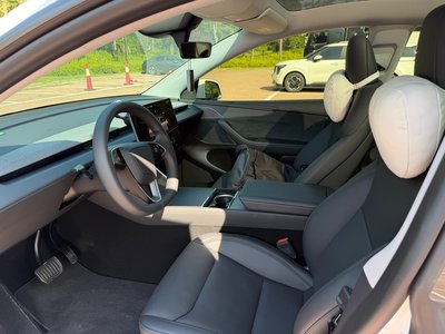 TESLA MODEL Y - 10