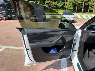 TESLA MODEL Y - 7