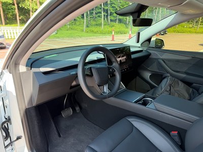 TESLA MODEL Y - 5