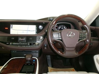صورة 7 لـ 2020 LEXUS LS