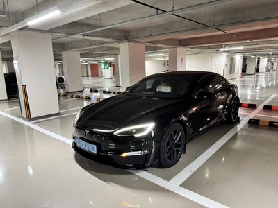 TESLA MODEL S - 1