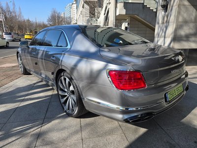 BENTLEY FLYING SPUR - 5