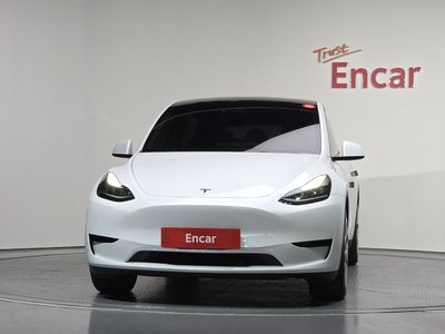 TESLA MODEL Y - 2