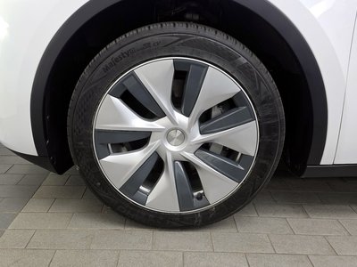 TESLA MODEL Y - 6