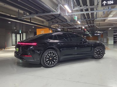 PORSCHE PANAMERA - 4